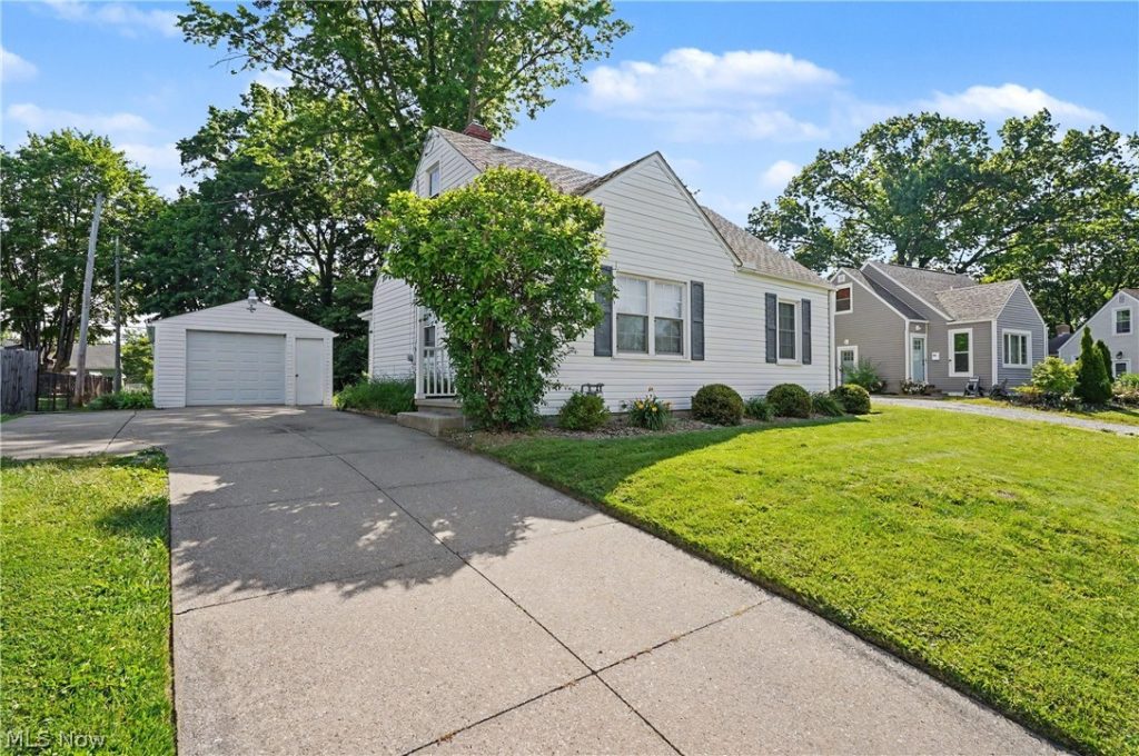 1711 Thornapple Avenue, Akron, OH