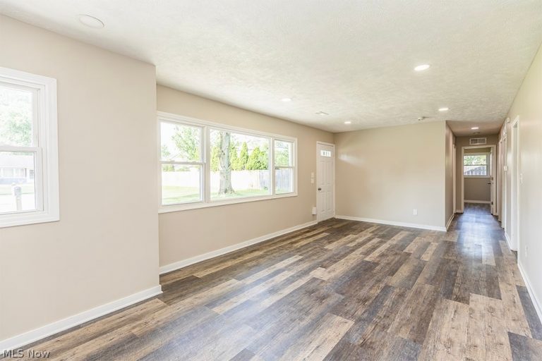 133 Coronado Court, Elyria, OH - Photo 5