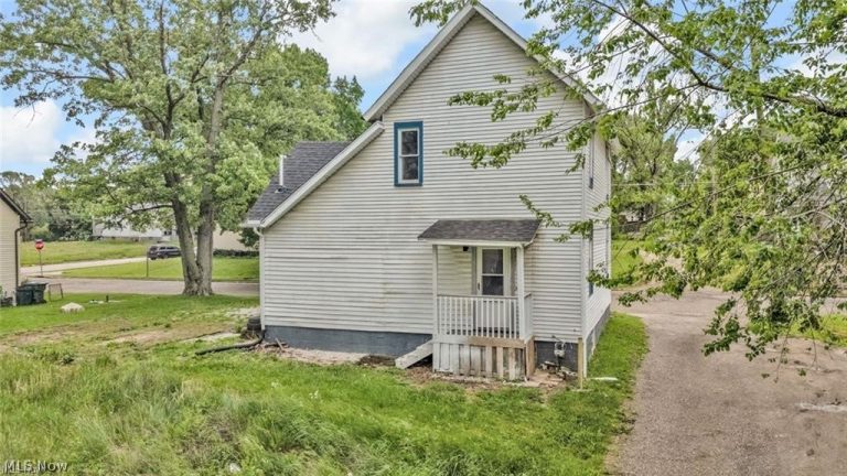 452 Summit Street, Alliance, OH - Photo 3