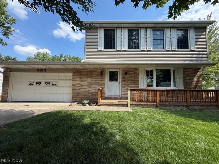 9812 Vienna Drive, Parma, OH - Photo 3