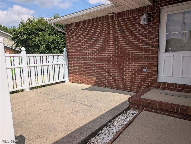 202 Greenbriar Lane, Dalton, OH - Photo 4