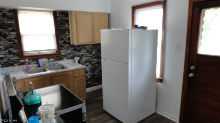 315 Grant Street, Newell, WV - Photo 2