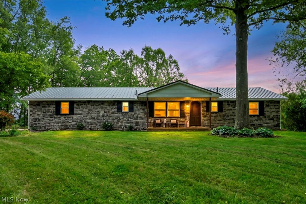 12100 Hoover Avenue, Uniontown, OH