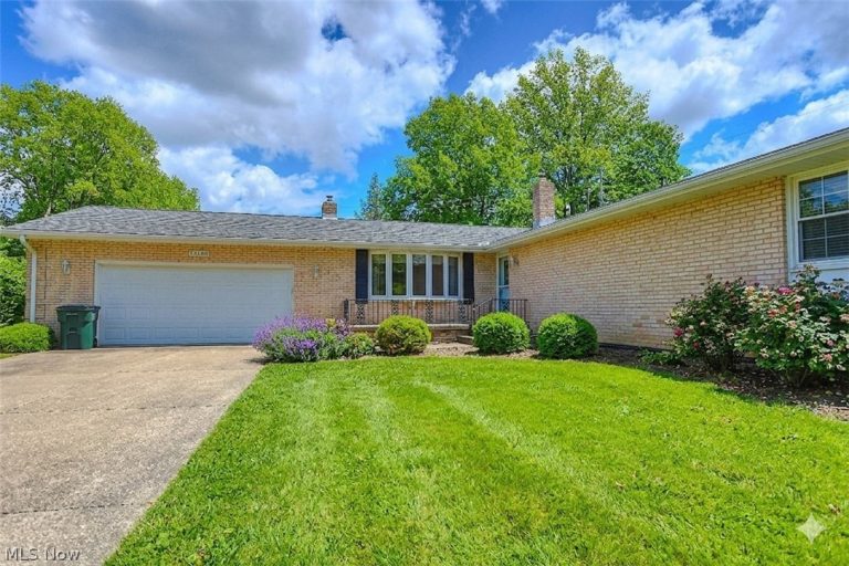 1740 Washington Boulevard, Louisville, OH - Photo 2