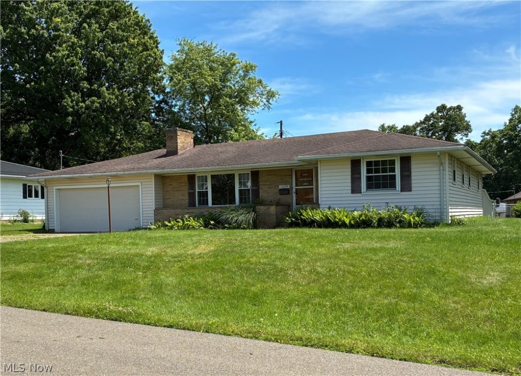1629 Woodland Drive, Coshocton, OH