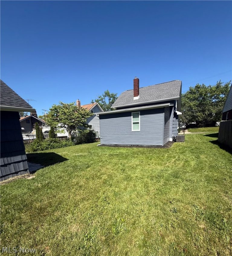 586 Brittain Road, Akron, OH - Photo 3