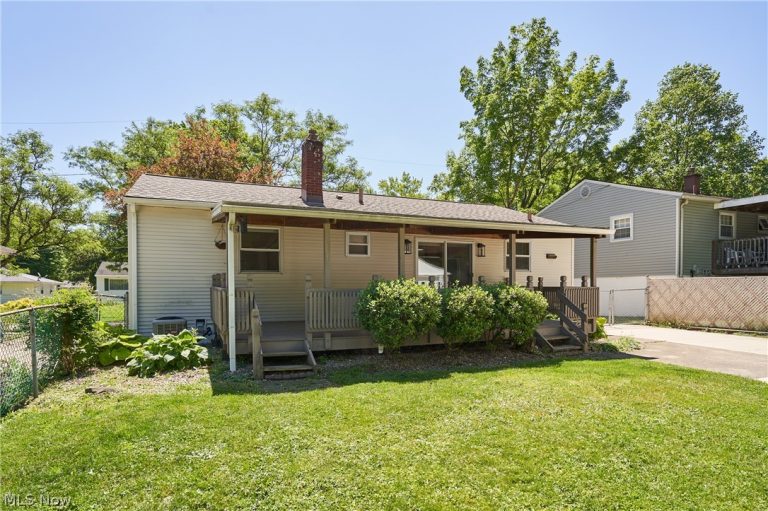 1056 Endicott Drive, Akron, OH - Photo 5