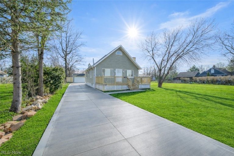 33418 Lake Shore Boulevard, Willowick, OH - Photo 2