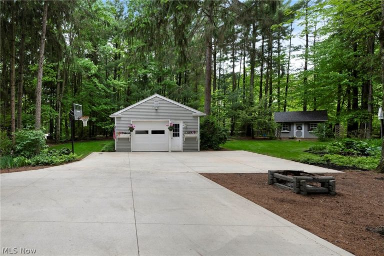 11635 Twin Mills Lane, Chardon, OH - Photo 5