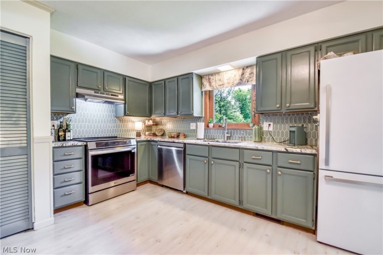 7639 Chillicothe Road, Mentor, OH - Photo 3