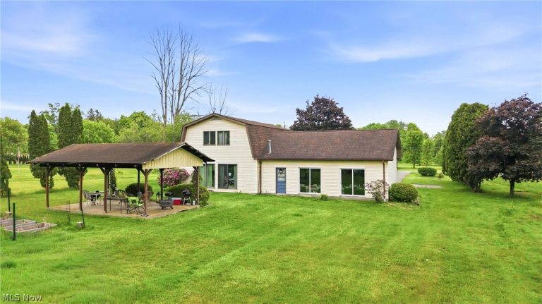 6667 Chestnut Ridge Road, Hubbard, OH - Photo 3