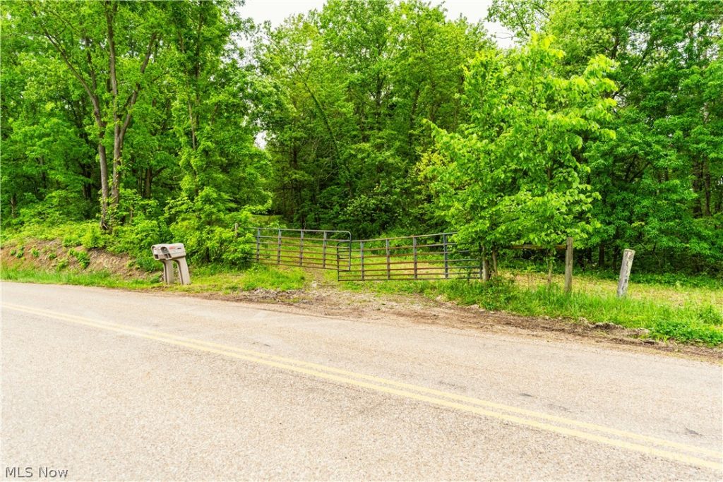 Edie Hill Road, Uhrichsville, OH