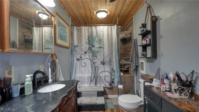 70535 Hopewell Road, Cambridge, OH - Photo 3