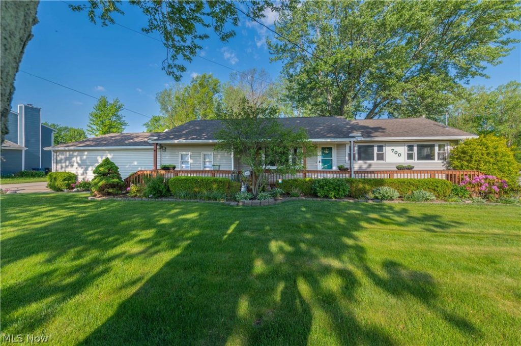 700 Harris Road, Sheffield Lake, OH