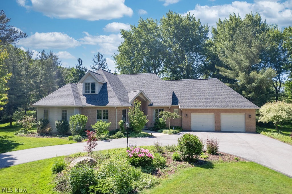 10 Deep Creek Lane, Moreland Hills, OH