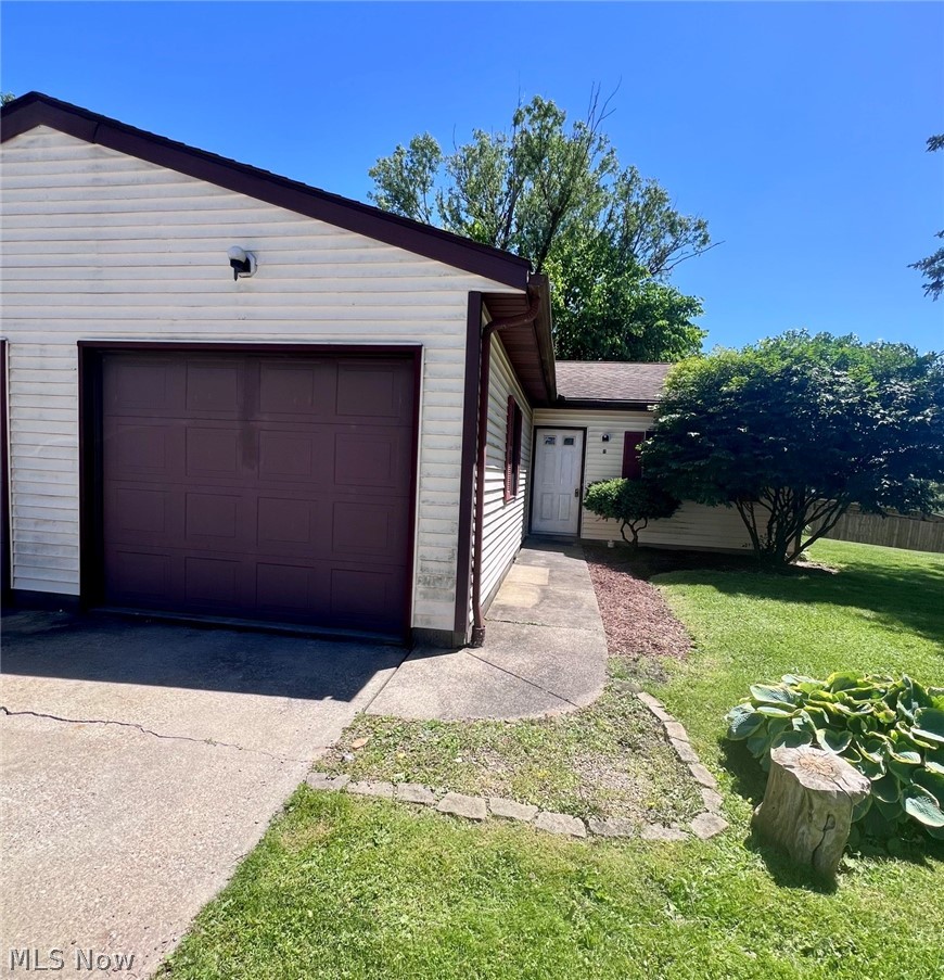 122 Royal Crest Drive #G, Seville, OH