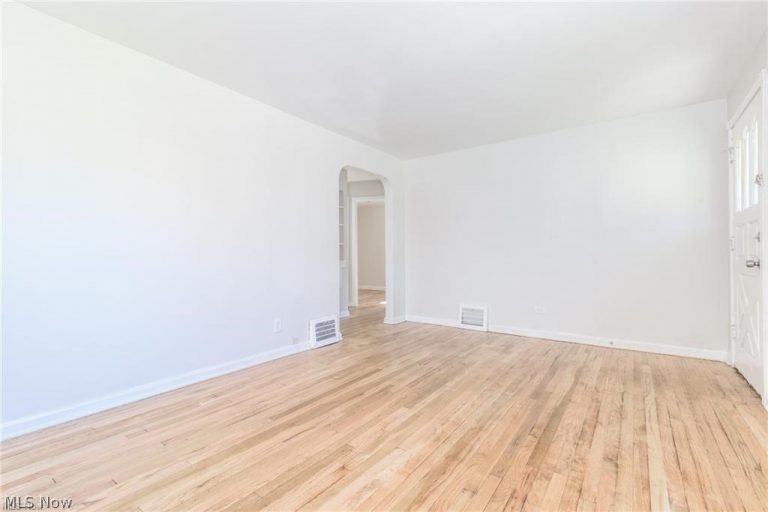 20514 Mountville Drive, Maple Heights, OH - Photo 4