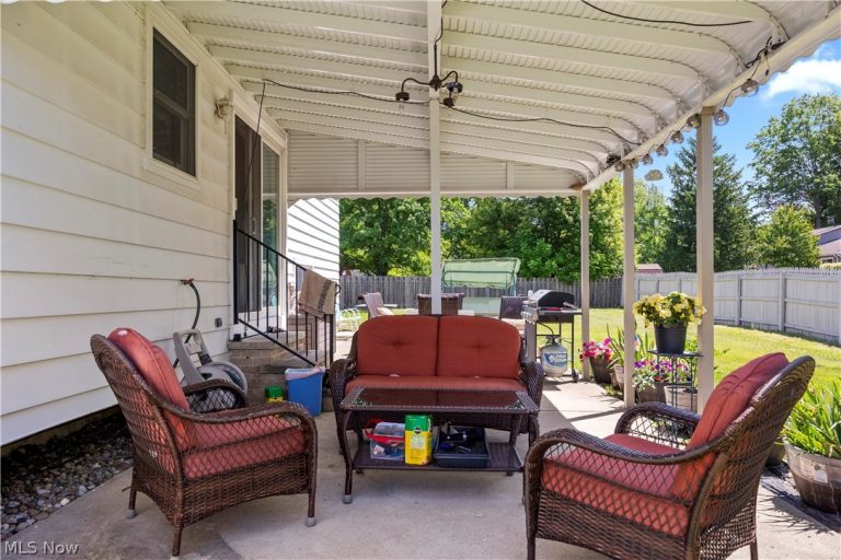 20563 Holly Circle, Strongsville, OH - Photo 5