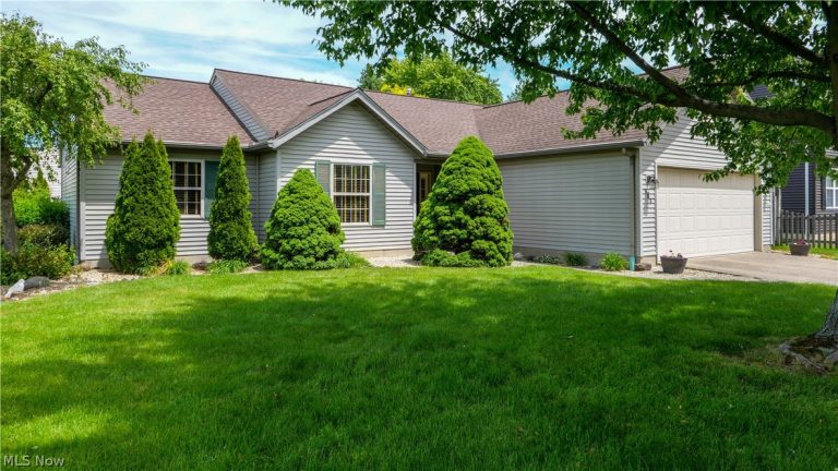 508 Hampton Drive, Elyria, OH - Photo 3