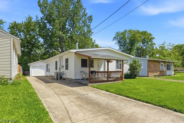 176 Clinton Avenue, Elyria, OH - Photo 2
