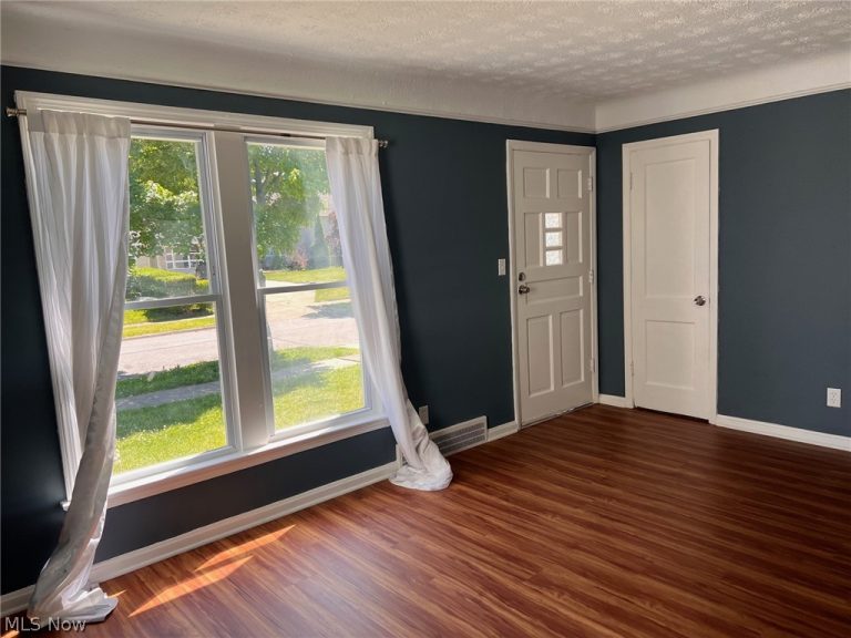 4606 Lincoln Avenue, Parma, OH - Photo 3