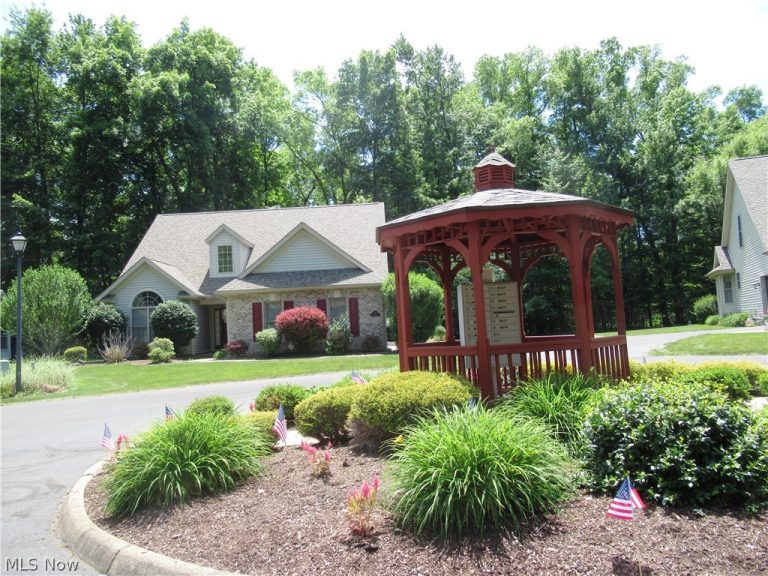 8462 HITCHCOCK Road, Boardman, OH - Photo 4