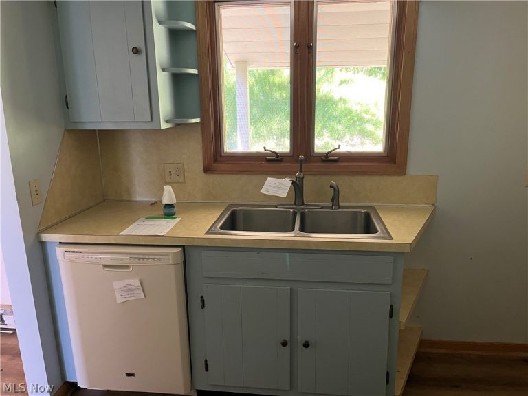 210 Ridgewood Boulevard, Minerva, OH - Photo 8