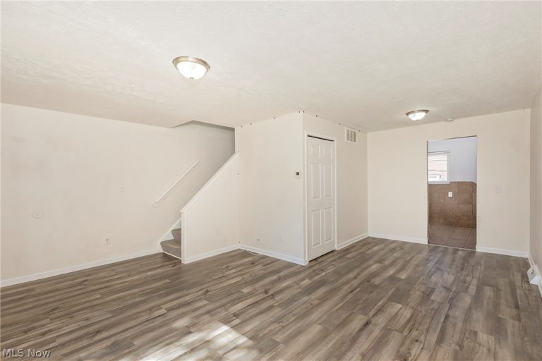 23673 Banbury Circle #13, Warrensville Heights, OH - Photo 4