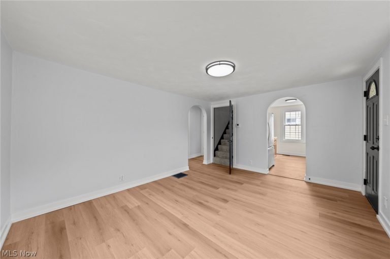 208 Kolpwood Avenue, Massillon, OH - Photo 8
