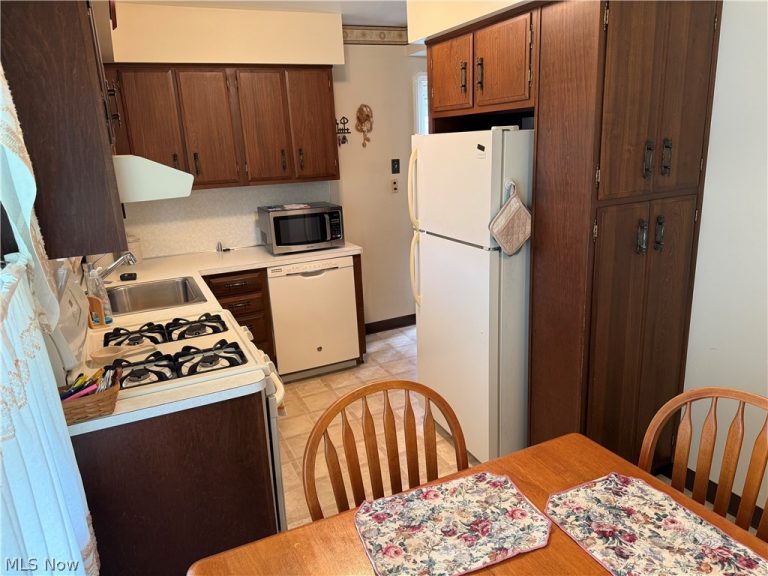 12910 Shady Oak Boulevard, Garfield Heights, OH - Photo 4