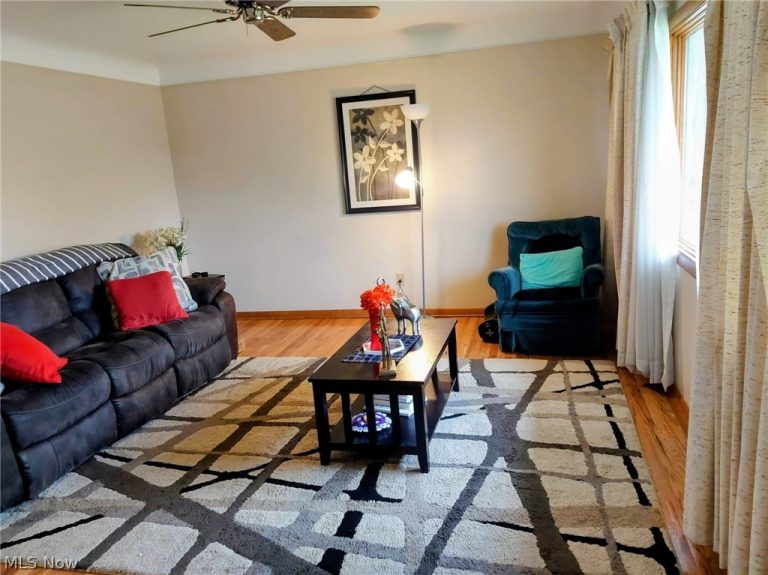 8320 Banner Lane, Parma, OH - Photo 4