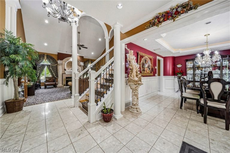 10600 Locust Grove Drive, Chardon, OH - Photo 2
