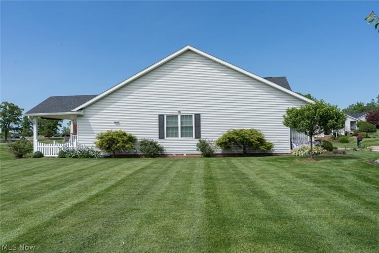 2765 Doral Circle, Massillon, OH - Photo 5