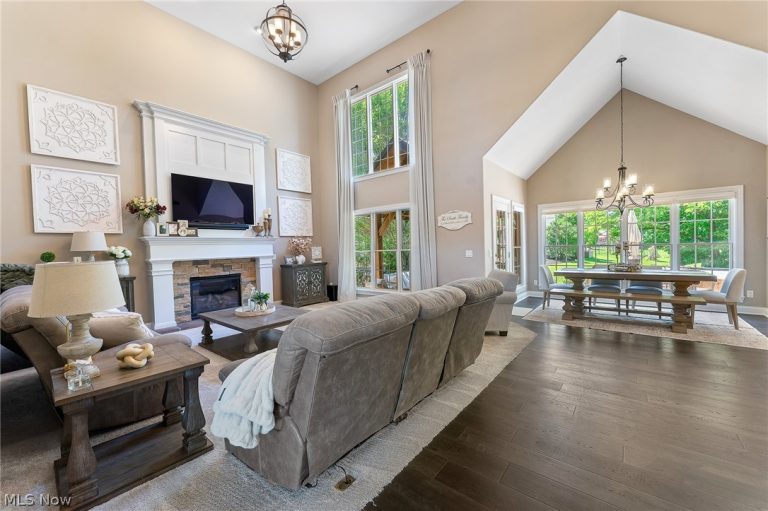 1325 Fox Den Trail, Canfield, OH - Photo 8