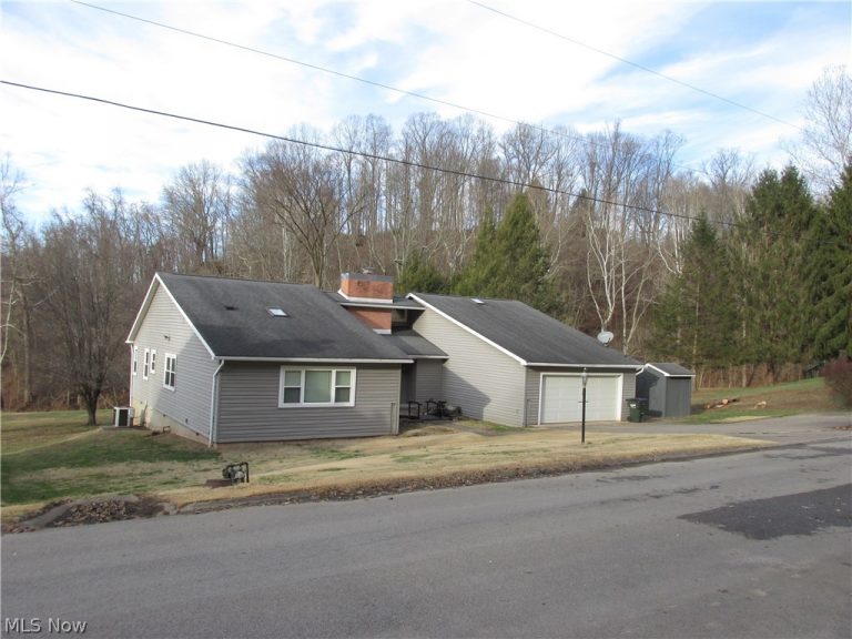 33 Mound Manor, St Marys, WV - Photo 2