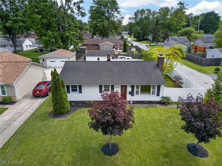 7570 Pinehurst Drive, Mentor on the Lake, OH - Photo 3
