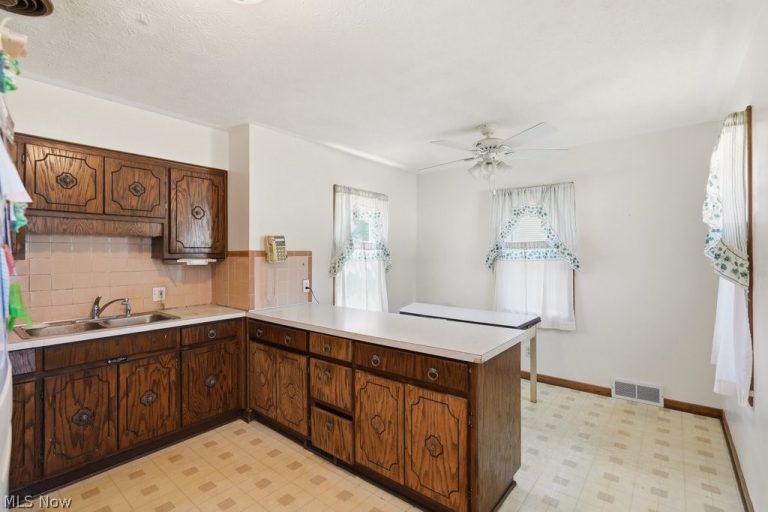 744 Utica Avenue, Akron, OH - Photo 2