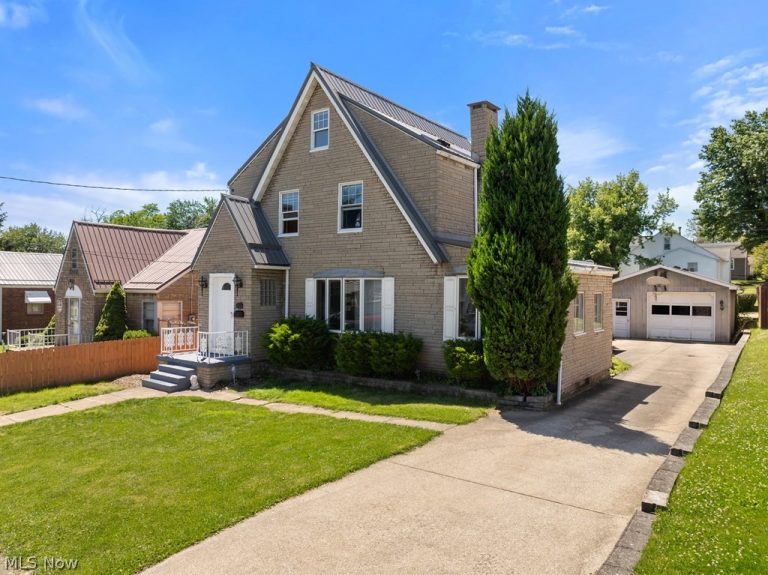 3813 Collins Way, Weirton, WV - Photo 2