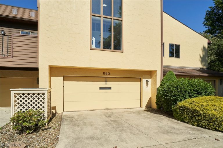 880 Hampton Ridge Drive, Akron, OH, 44313