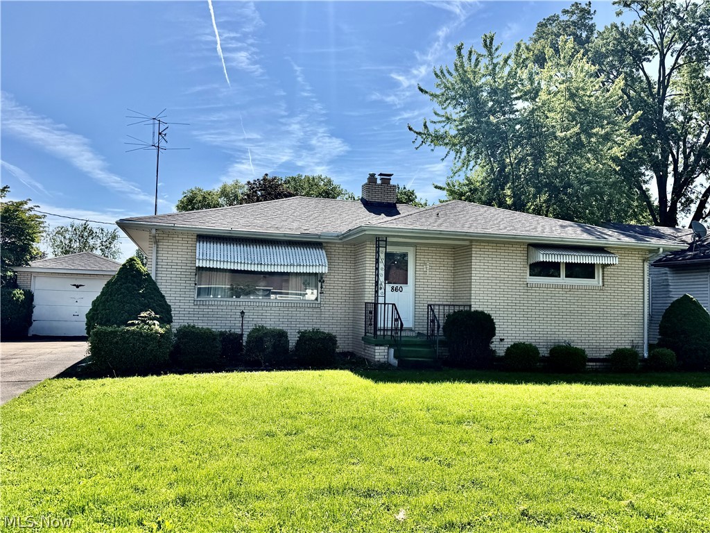 860 Adelaide Avenue, Warren, OH