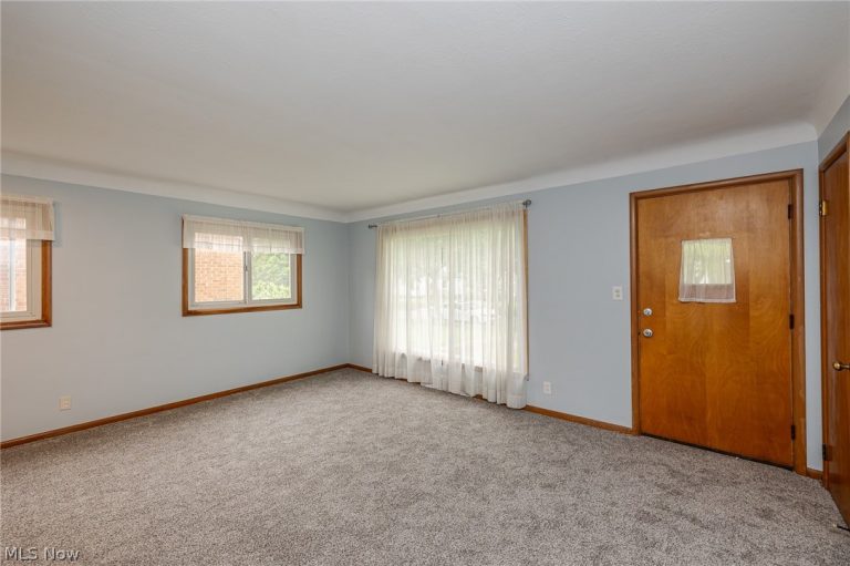 5670 Cherokee Drive, Lyndhurst, OH - Photo 3