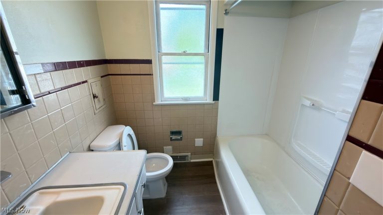 17115 Harvard Avenue, Cleveland, OH - Photo 8