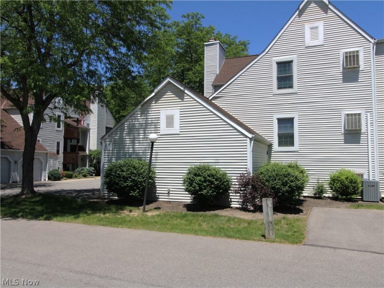 1217 River Road #D1, Elyria, OH - Photo 4