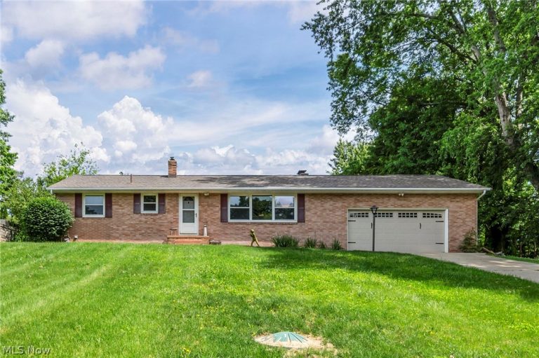 6321 Cardinal Hill, North Canton, OH, 44720