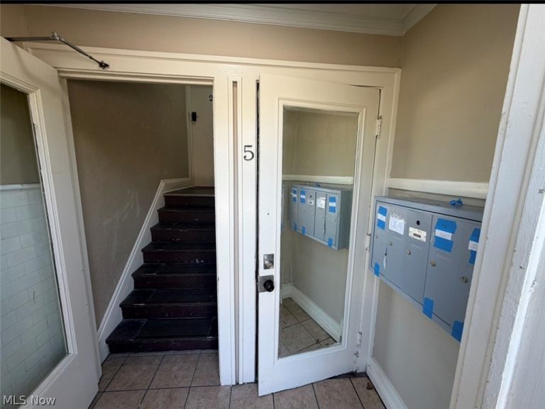 3186 Euclid Heights Boulevard #5, Cleveland Heights, OH - Photo 2