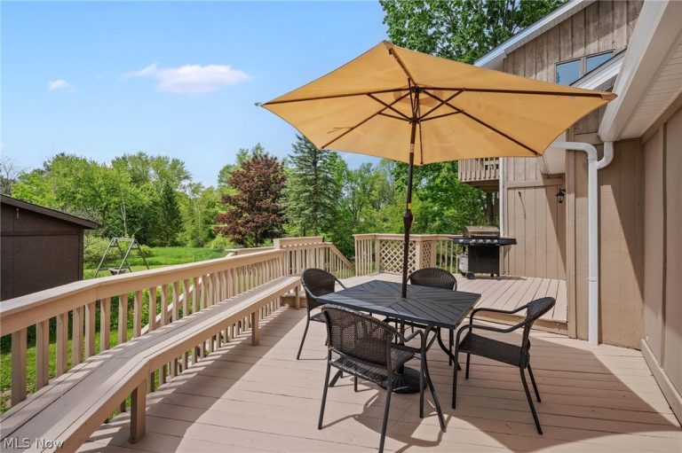 13014 Manor Drive, Chardon, OH - Photo 3