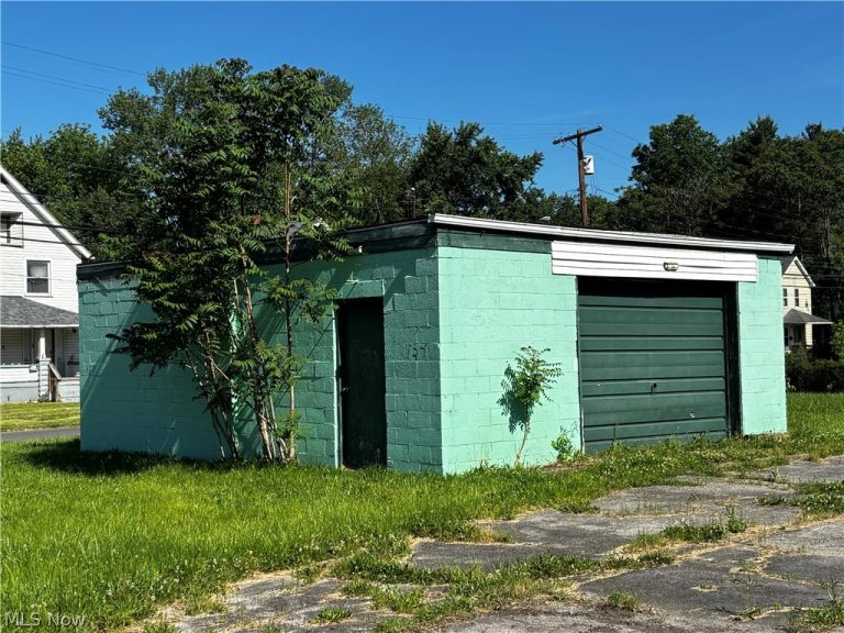 137 Wood Avenue, Niles, OH - Photo 4