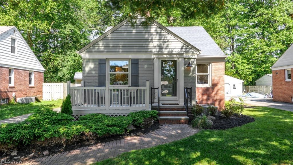 2771 230th Street, North Olmsted, OH