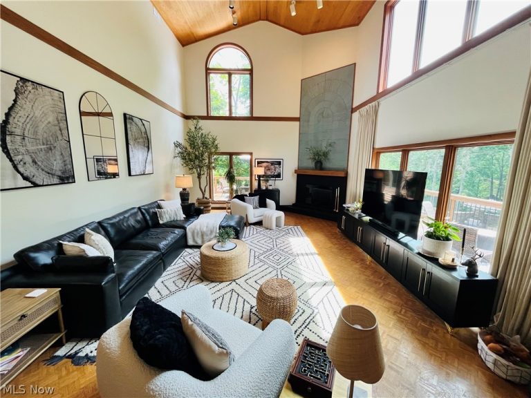 35560 Ridgeway Lane, Willoughby, OH - Photo 4