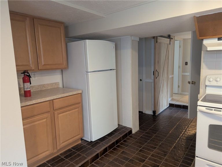 707 Bell Road, Chagrin Falls, OH - Photo 5